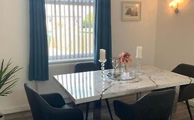 Modern 3 Bedroom Luxury Home With Private Drive
